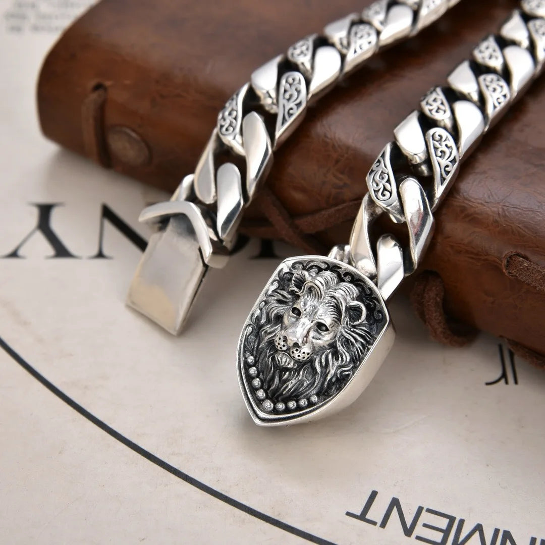 Pulsera León Imperial en Plata 925 Maciza – Diseño Tank Retro de Lujo